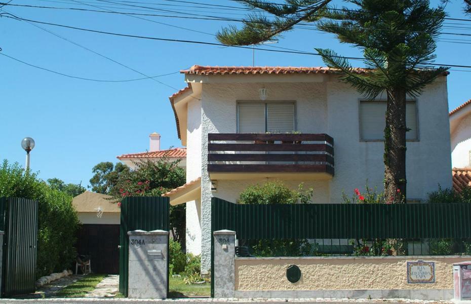Traditional Villa In S Pedro , Estoril Alapraia エクステリア 写真